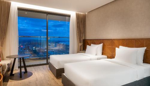 Deluxe Double or Twin Room with City View