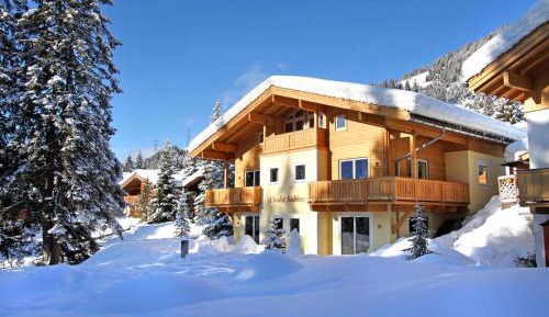 Apartment with Mountain View