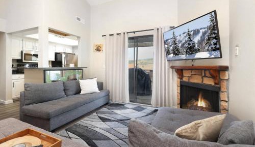 Three-Bedroom Superior Apartment