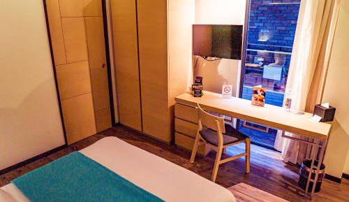 Deluxe Queen Room