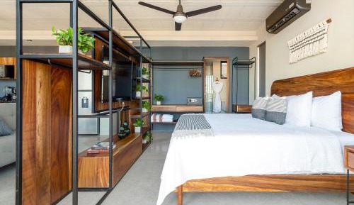 One-Bedroom Apartment with Balcony