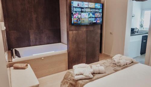 Deluxe Suite with Spa Bath