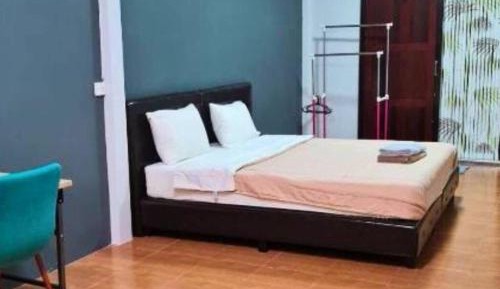 Deluxe Room (2 Adults + 1 Child)