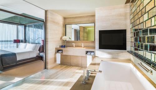 WOW King Suite with Skyline View