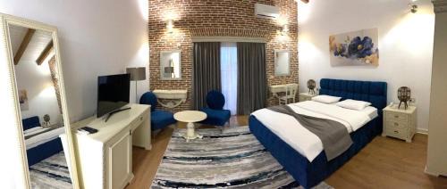 Superior King Suite