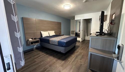 Queen Room
