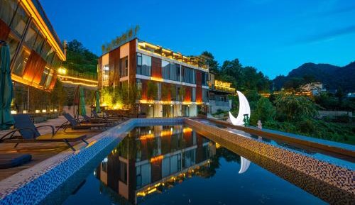 Twin Room with View