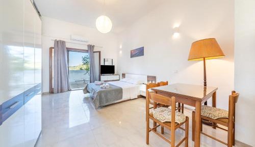 Superior One-Bedroom Apartment with Balcony