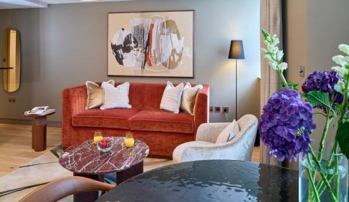Luxury One-Bedroom Apartment