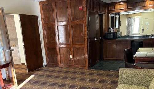 One-Bedroom Suite with King Bed, First Floor, Non-Smoking