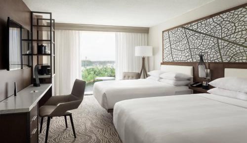 Guest room with Two Queen Beds, Lake view