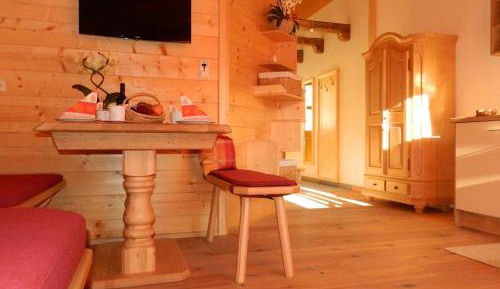 One-Bedroom Apartment with Mountain View