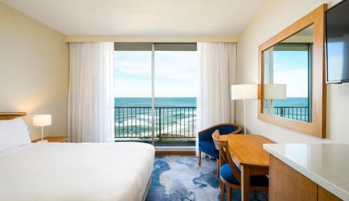 Queen Room High Floors with Ocean View - Balcony