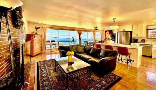 Four-Bedroom Deluxe Home - Oceanfront