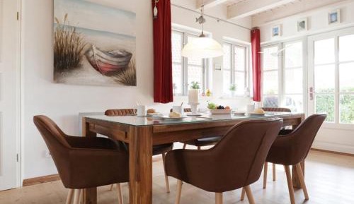 Four-Bedroom Apartment with Terrace