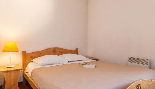 One-Bedroom Apartment with Sleeping Alcove (8 People)