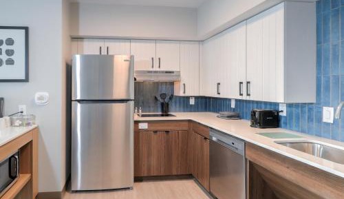 One-Bedroom King Suite - Communication and Mobility Accessible