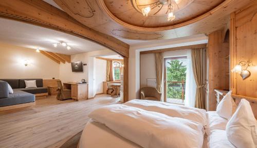Deluxe Queen Suite