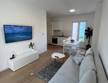 One-Bedroom Apartment with Sea View