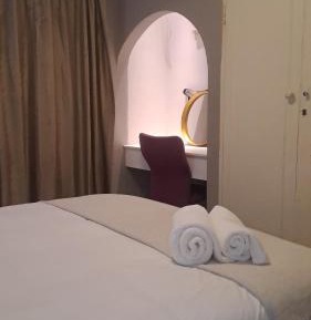 Queen Room with Pool View