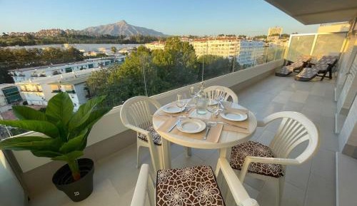 Two-Bedroom Apartment with Mountain View