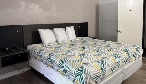 King Room - Disability Access - Non-Smoking
