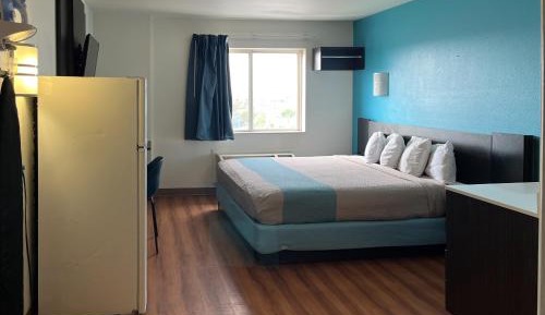 King Room - Disability Access - Non-Smoking