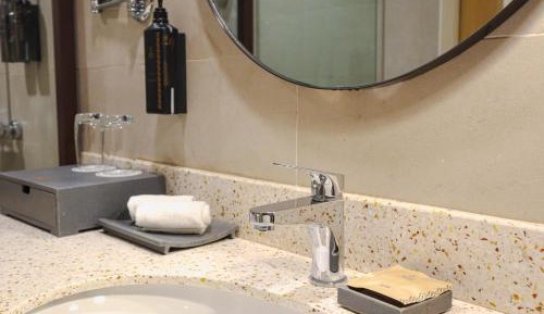 Deluxe Queen with Daybed ( No Window)