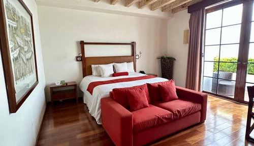 Deluxe King Suite