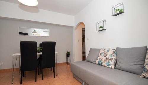 One-Bedroom Deluxe Apartment