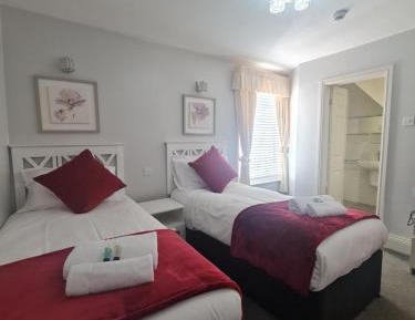 Twin Room - First Floor