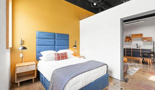 Deluxe Queen Suite