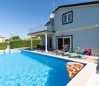 Four-Bedroom Villa with Garden