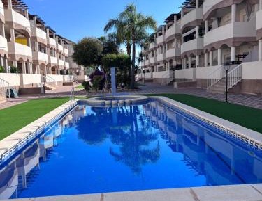 Apartment with Pool View 