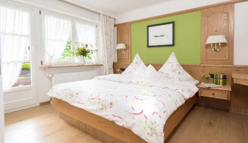 Superior One-Bedroom Apartment with Balcony