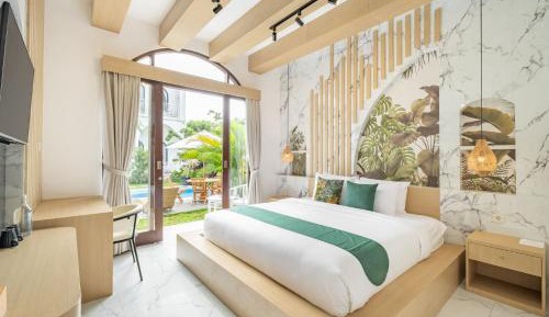 Queen Room with Pool View