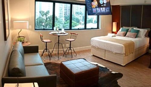 Deluxe Queen Suite