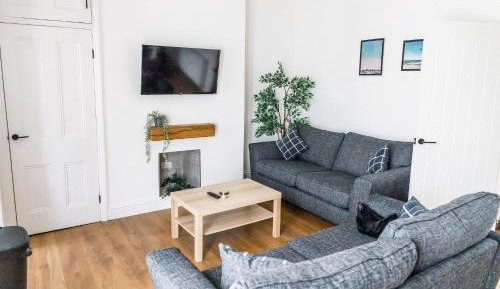 Five-Bedroom Deluxe Apartment
