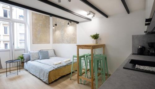 One-Bedroom Apartment with City View