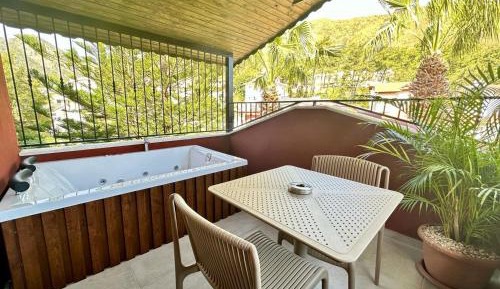 Superior One-Bedroom Apartment with Balcony