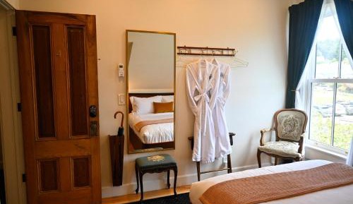 Deluxe Queen Room