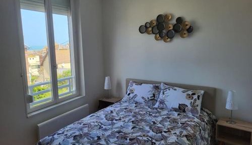 One-Bedroom Apartment - Sea Side