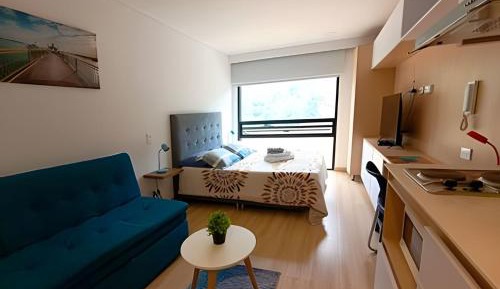 Apartment with Mountain View