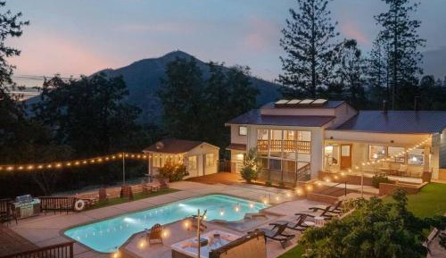 Three-Bedroom Holiday Home 