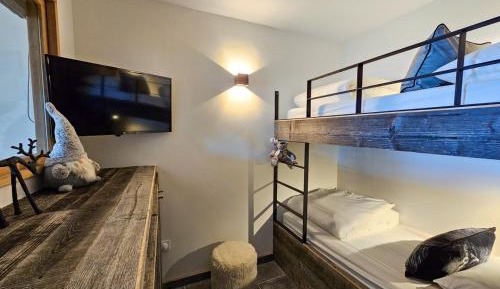 Two-Bedroom Apartment with Mountain View