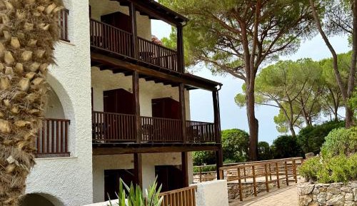 Two Connecting Double Rooms Pinewood view