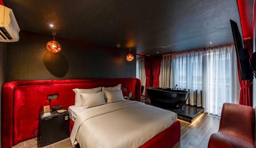 Deluxe Double Room with Bath