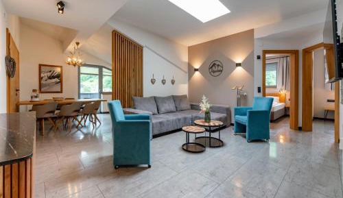 Three-Bedroom Apartment with Balcony Alm 1