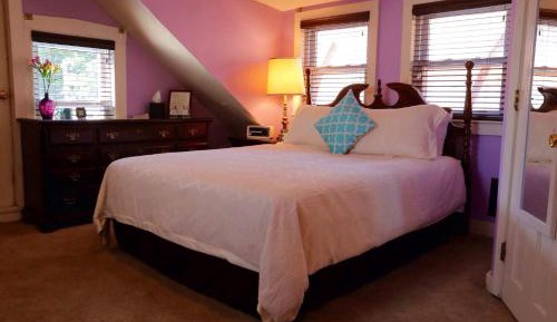 Deluxe Queen Room