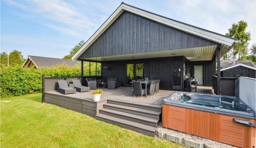 Five-Bedroom Holiday Home